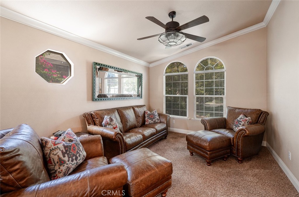 2232 Howard St, Kingsburg, CA 93631