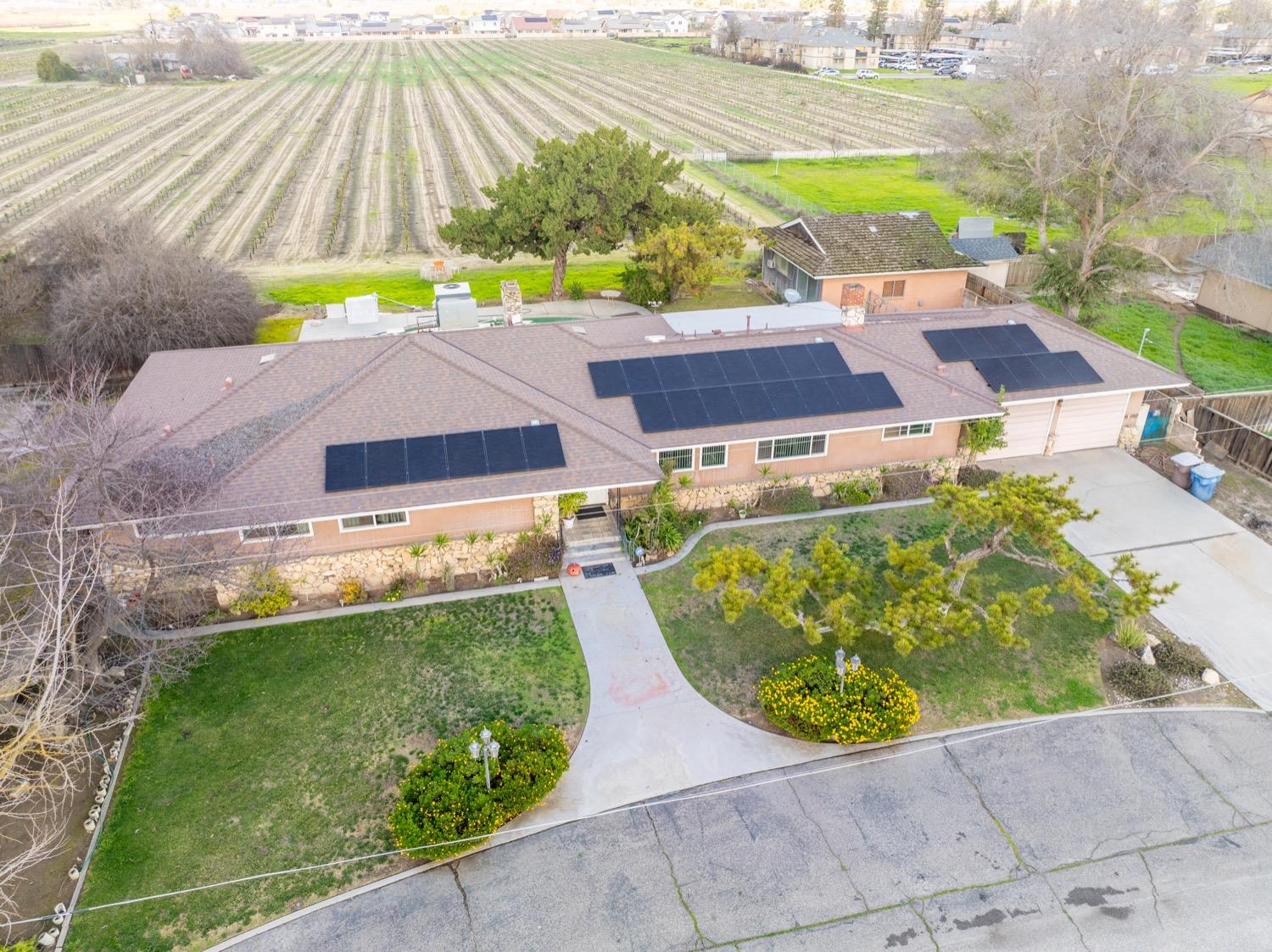 12812 E Stroud Ave, Kingsburg, CA 93631