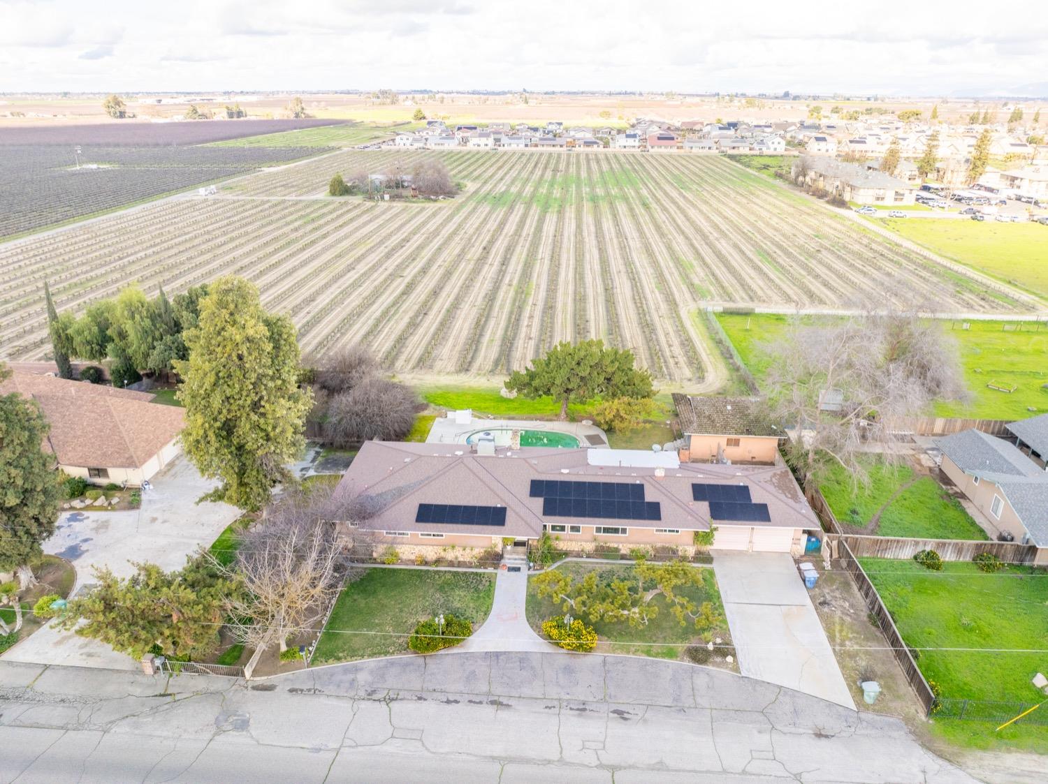 12812 E Stroud Ave, Kingsburg, CA 93631