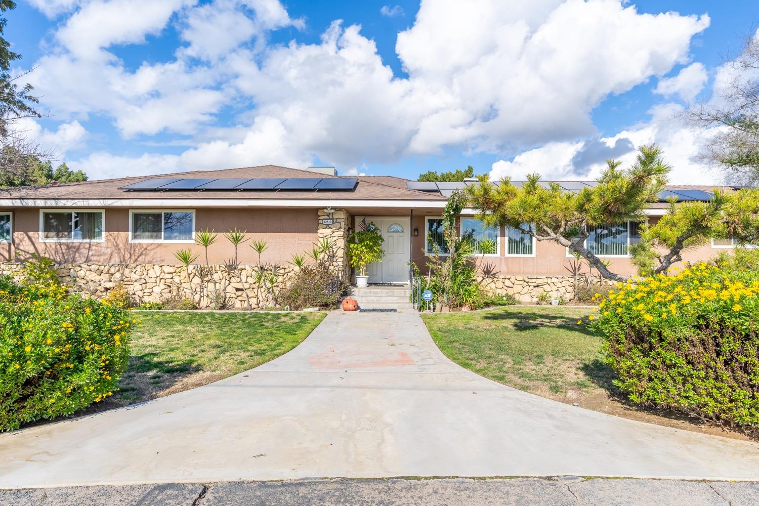 12812 E Stroud Ave, Kingsburg, CA 93631