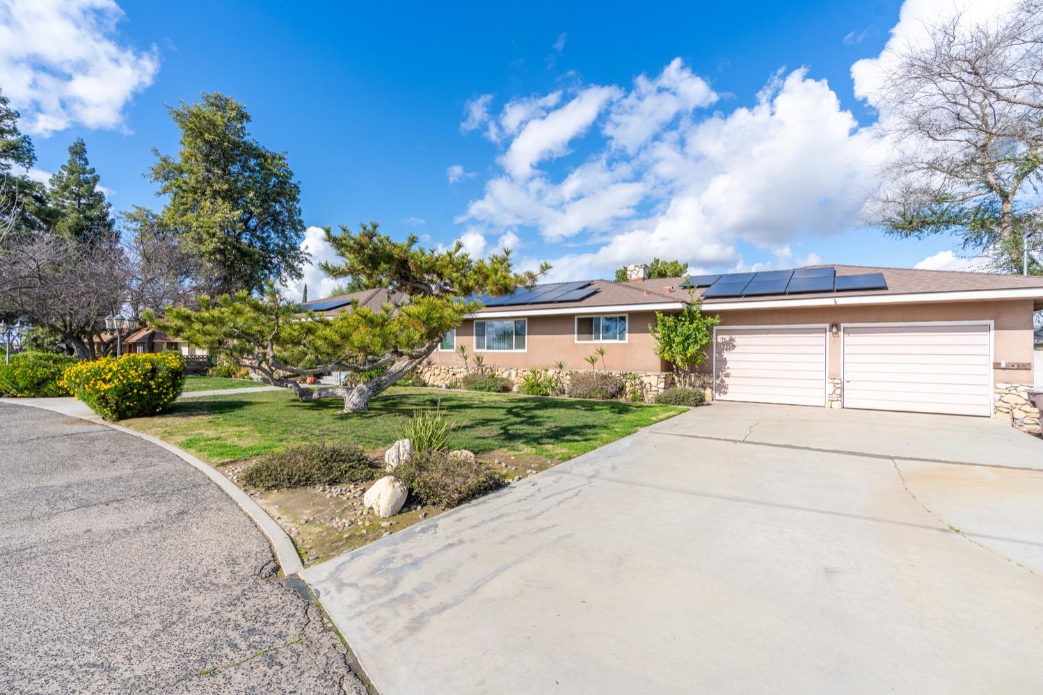 12812 E Stroud Ave, Kingsburg, CA 93631