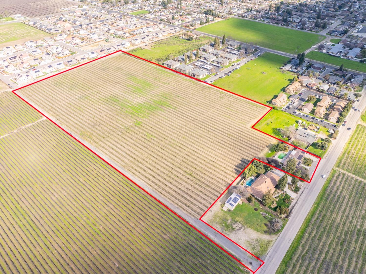 12812 E Stroud Ave, Kingsburg, CA 93631