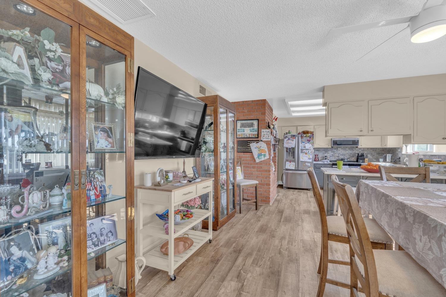12812 E Stroud Ave, Kingsburg, CA 93631