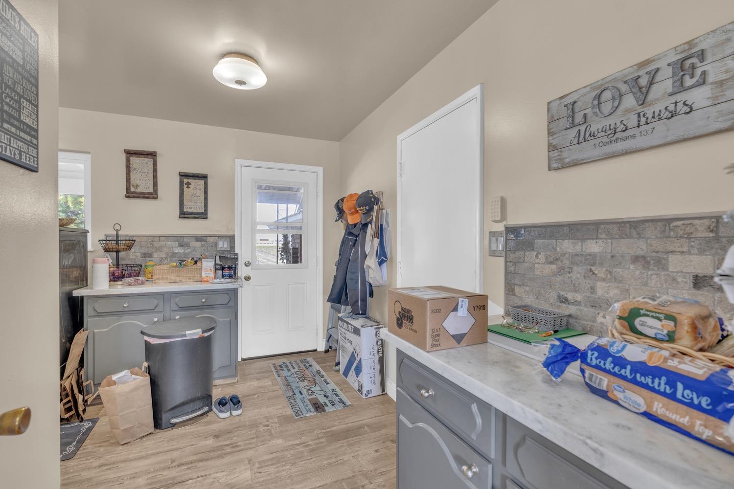 12812 E Stroud Ave, Kingsburg, CA 93631