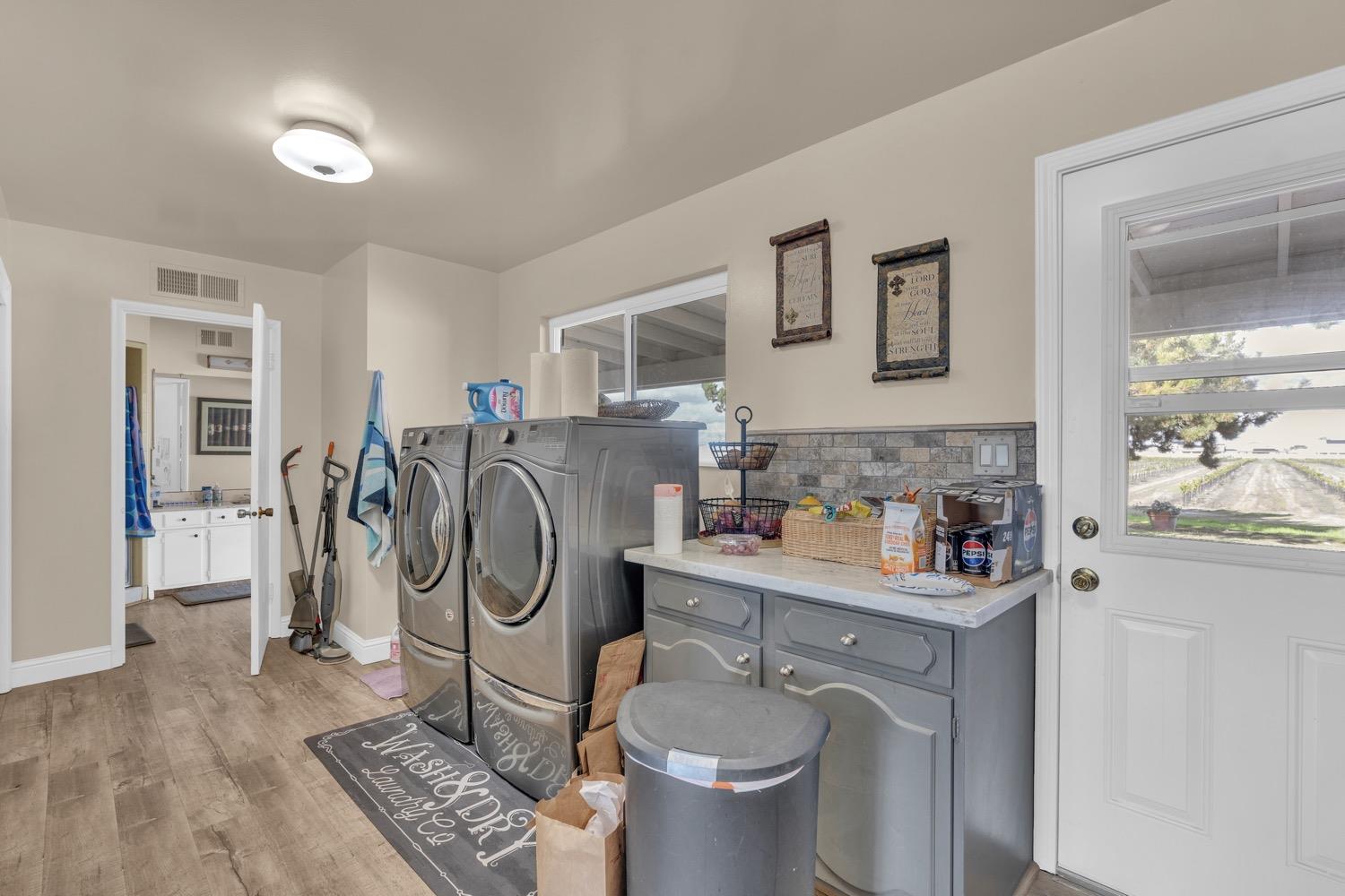 12812 E Stroud Ave, Kingsburg, CA 93631