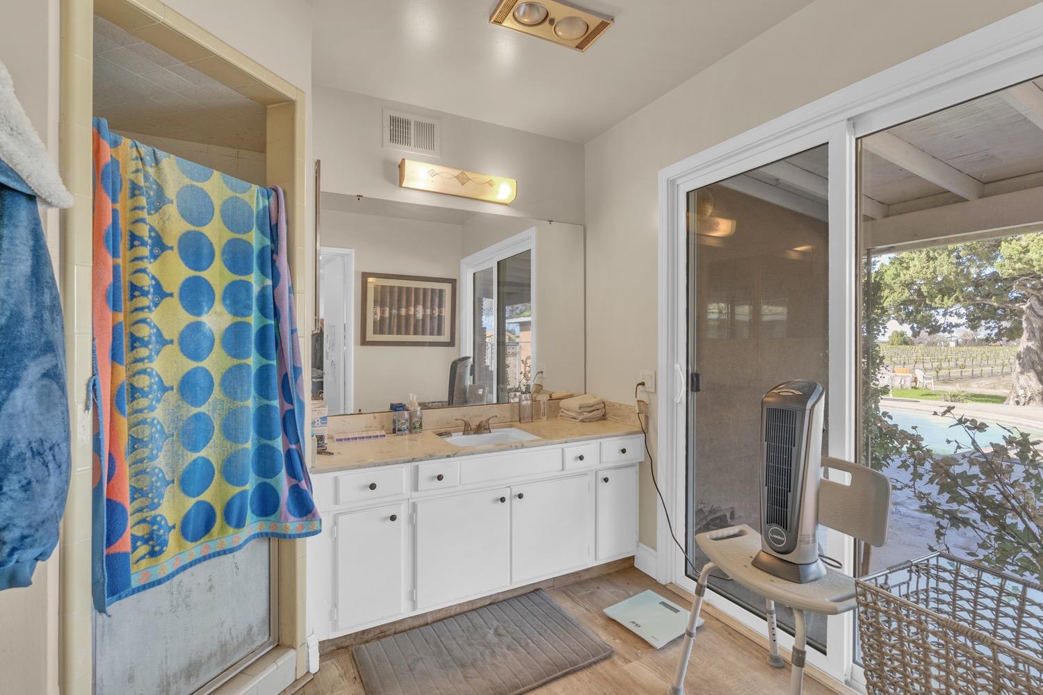12812 E Stroud Ave, Kingsburg, CA 93631