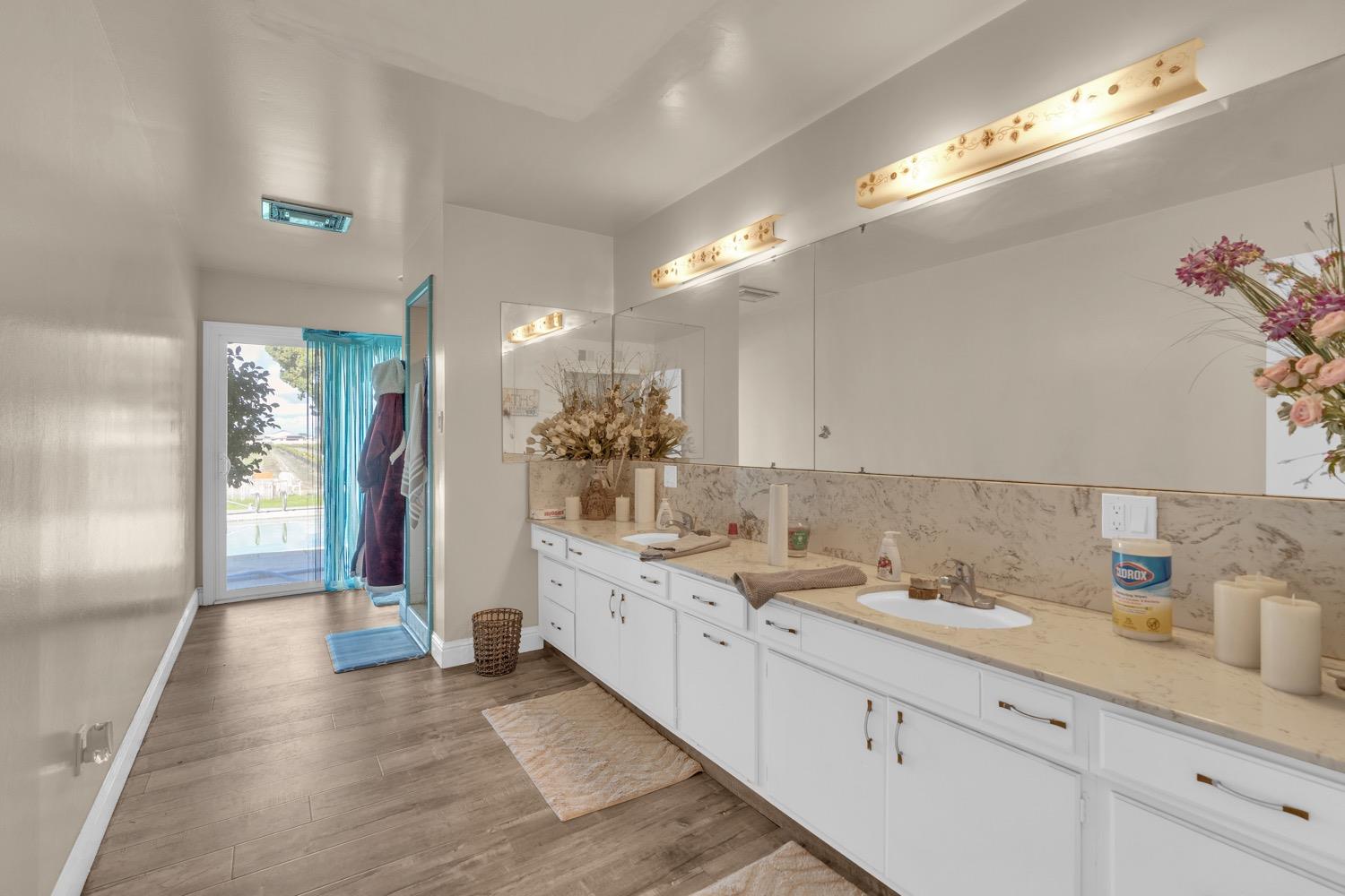 12812 E Stroud Ave, Kingsburg, CA 93631