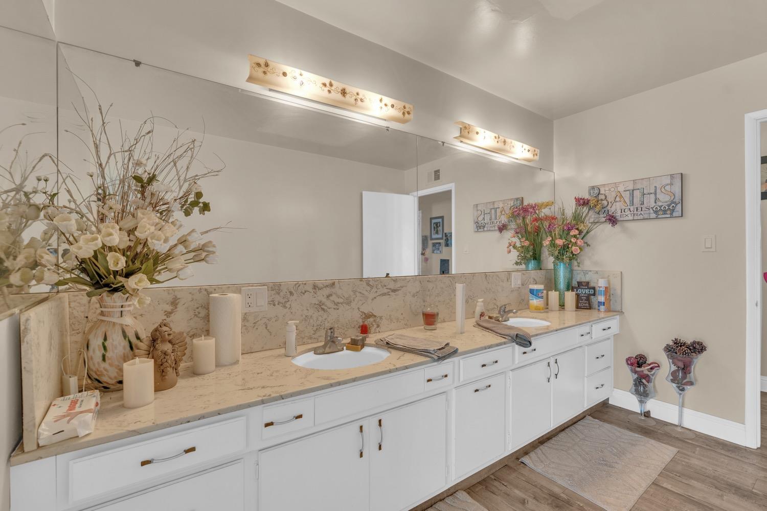 12812 E Stroud Ave, Kingsburg, CA 93631
