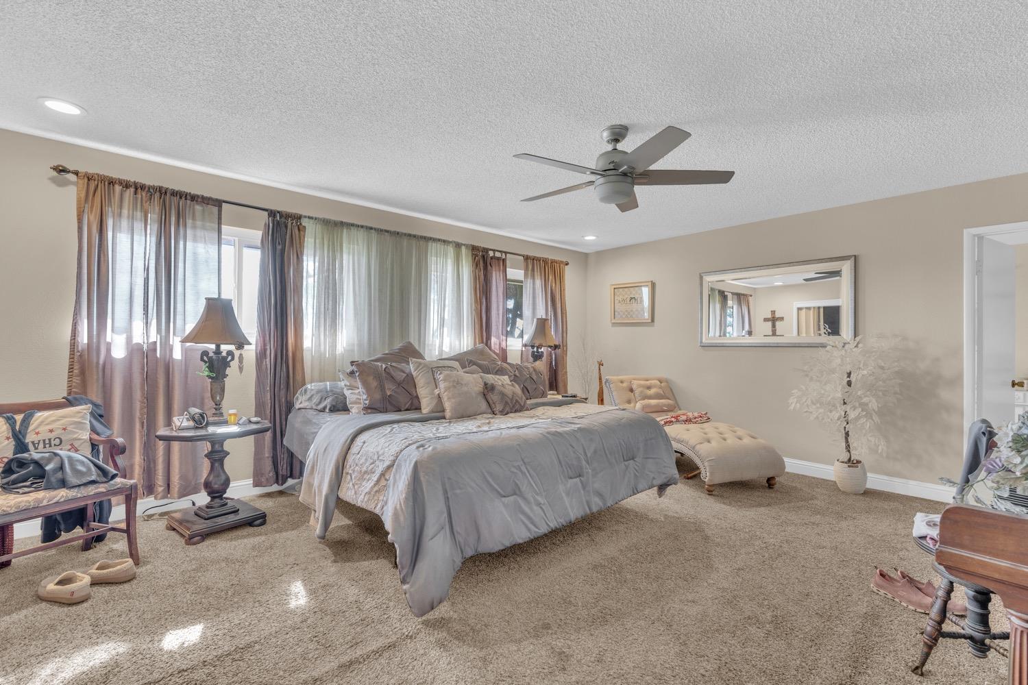12812 E Stroud Ave, Kingsburg, CA 93631