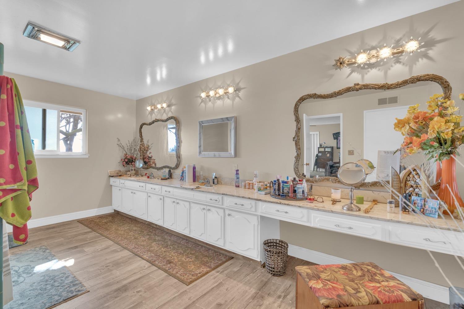 12812 E Stroud Ave, Kingsburg, CA 93631