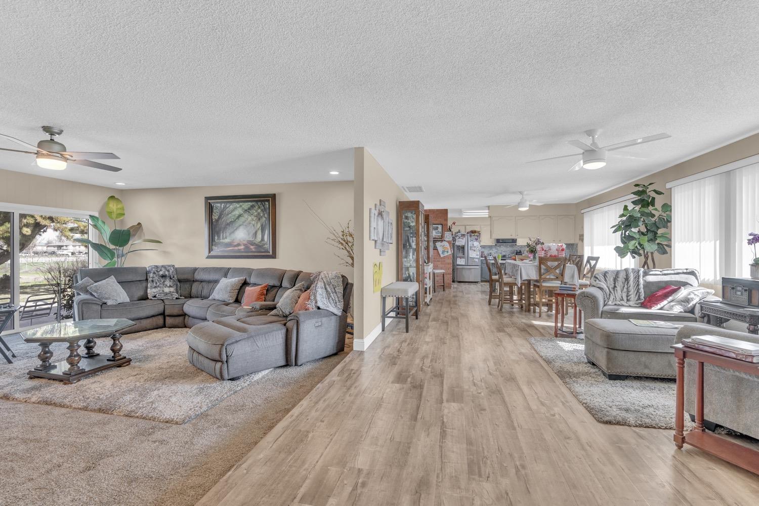 12812 E Stroud Ave, Kingsburg, CA 93631