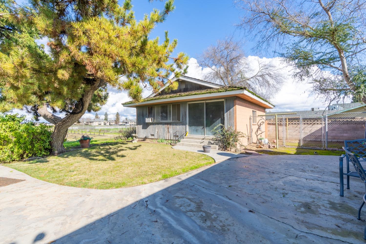 12812 E Stroud Ave, Kingsburg, CA 93631