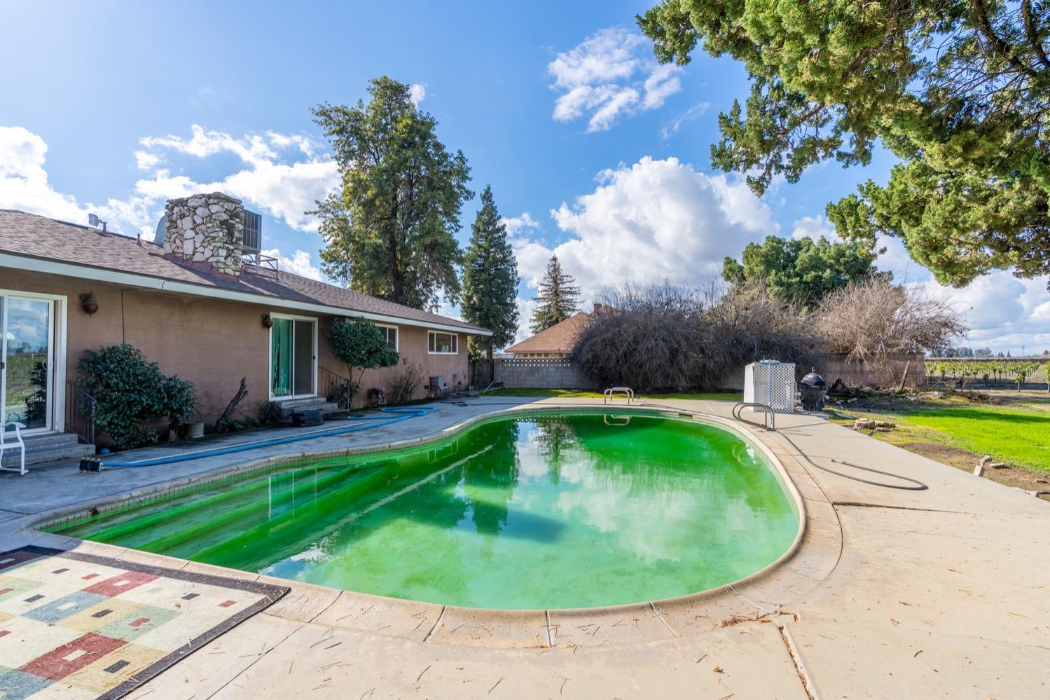 12812 E Stroud Ave, Kingsburg, CA 93631