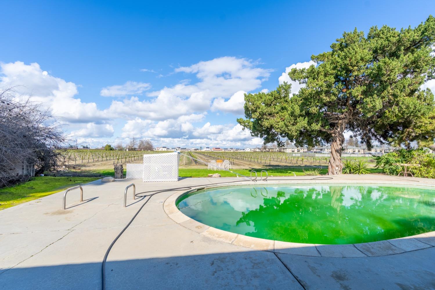 12812 E Stroud Ave, Kingsburg, CA 93631