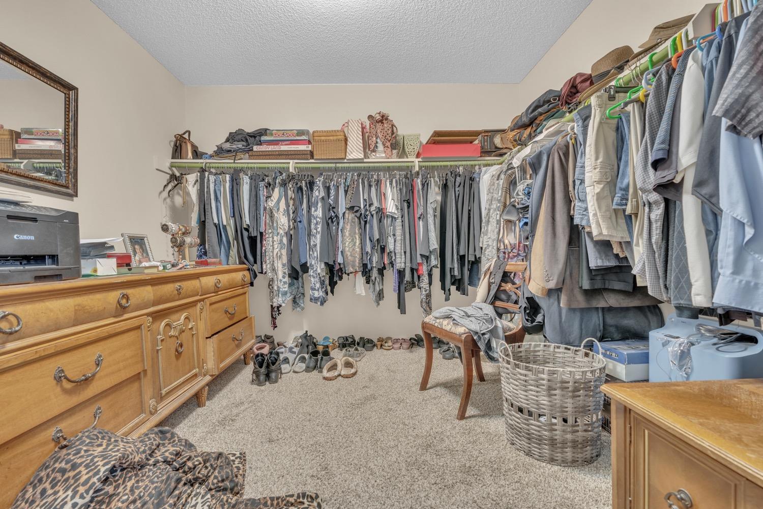 12812 E Stroud Ave, Kingsburg, CA 93631