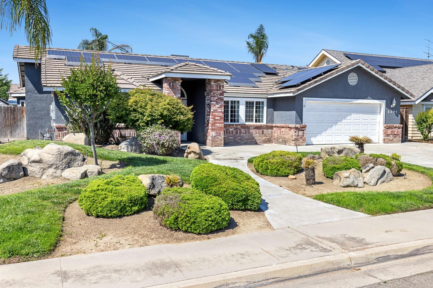 2371 Sophia Ln, Kingsburg, CA 93631