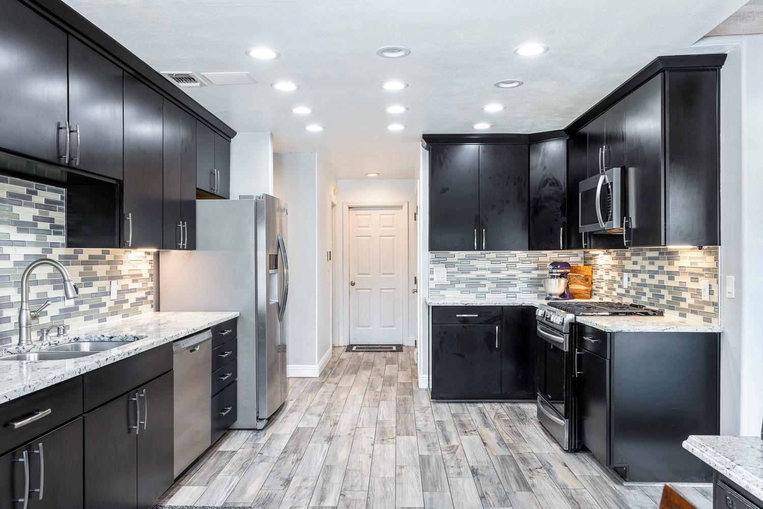 2371 Sophia Ln, Kingsburg, CA 93631