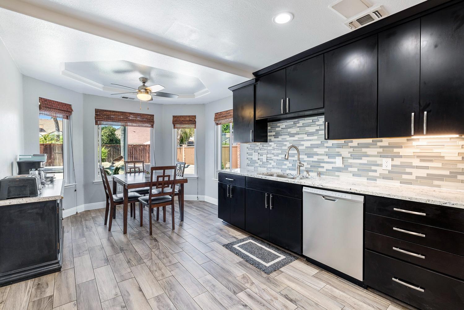 2371 Sophia Ln, Kingsburg, CA 93631