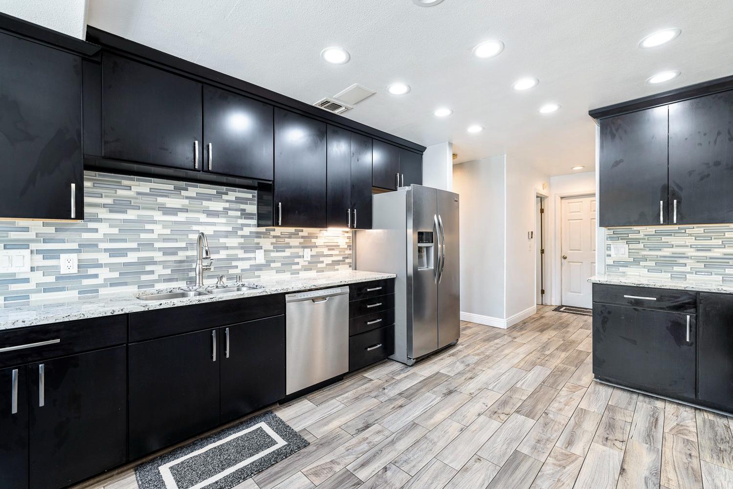 2371 Sophia Ln, Kingsburg, CA 93631