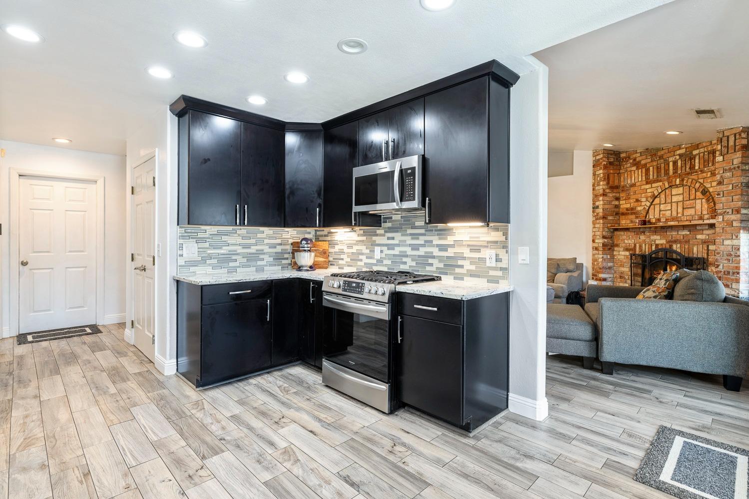 2371 Sophia Ln, Kingsburg, CA 93631