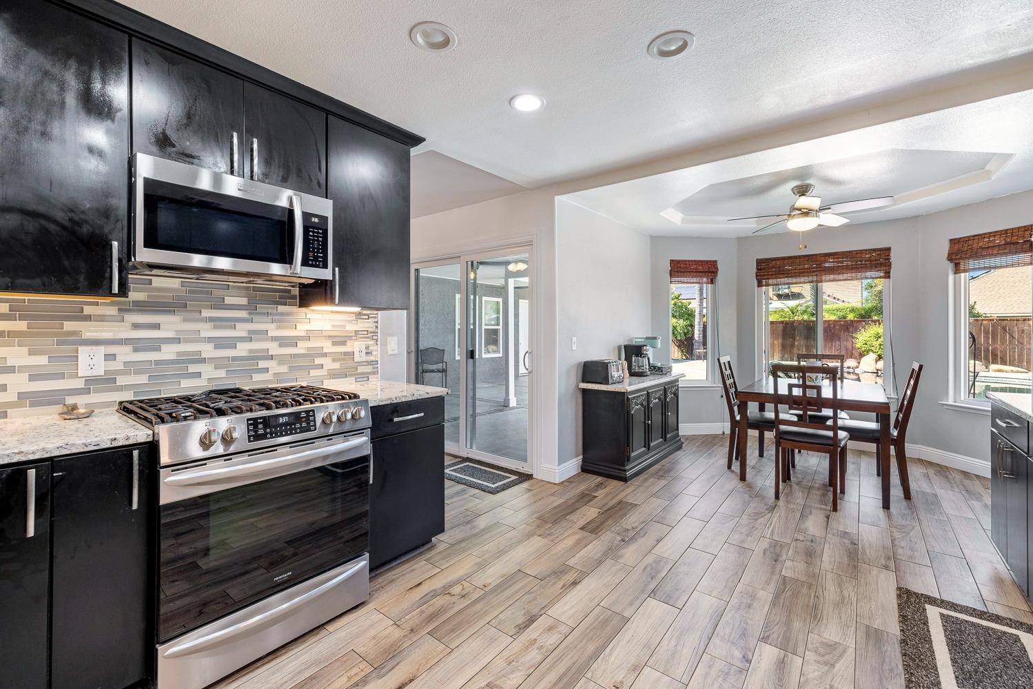 2371 Sophia Ln, Kingsburg, CA 93631