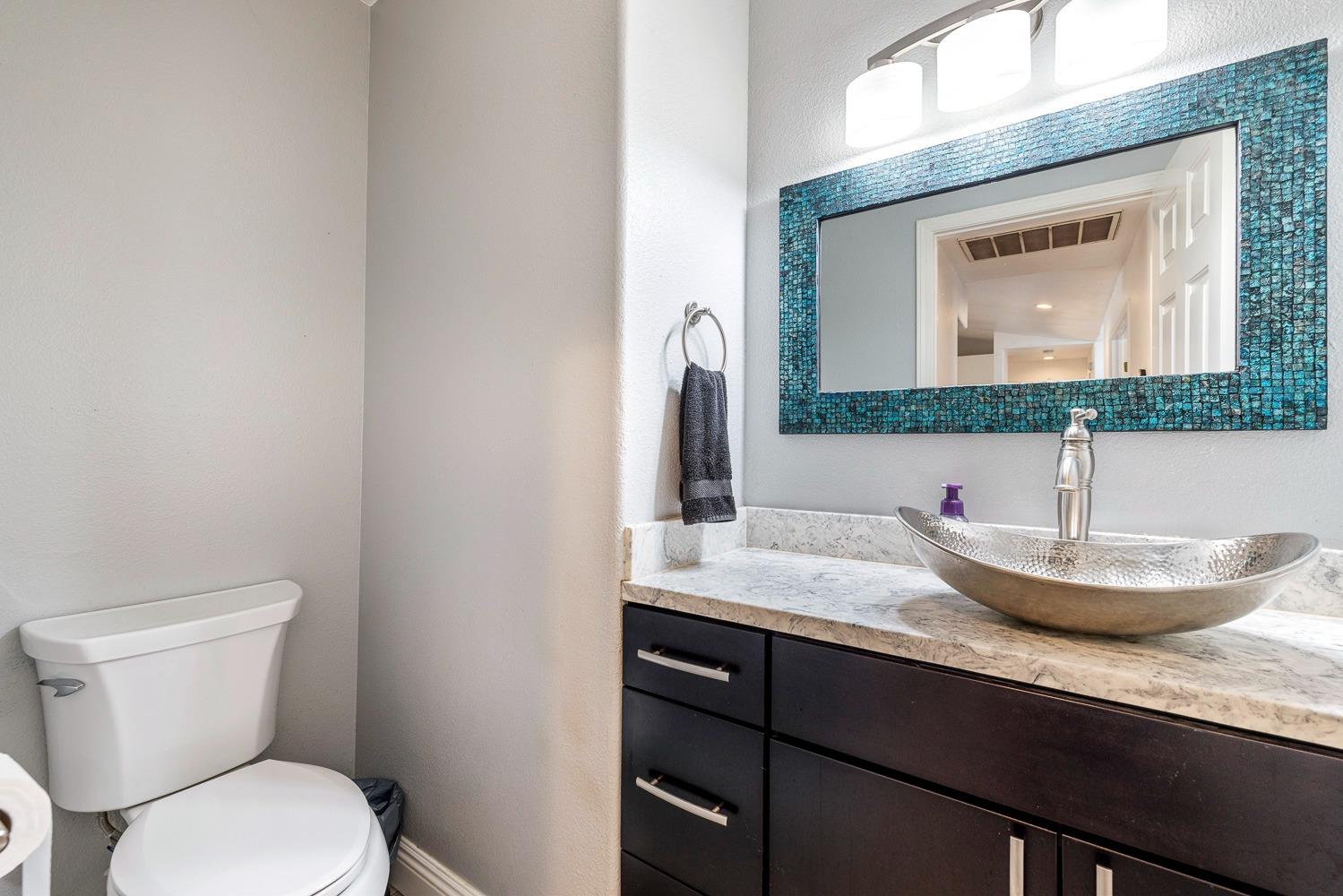 2371 Sophia Ln, Kingsburg, CA 93631