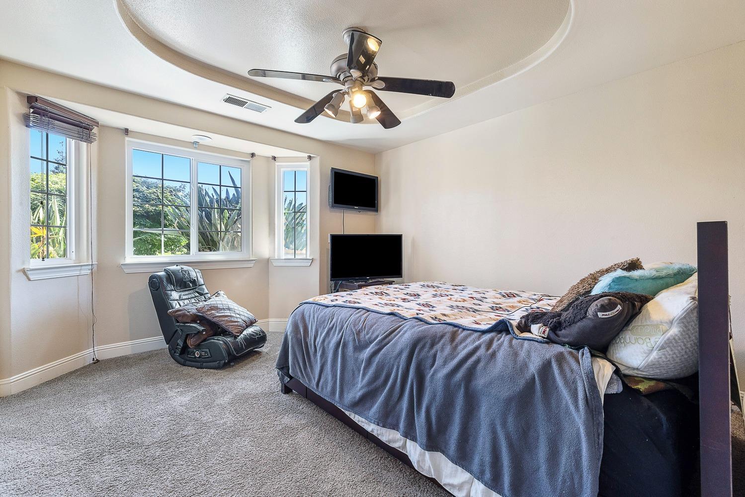 2371 Sophia Ln, Kingsburg, CA 93631