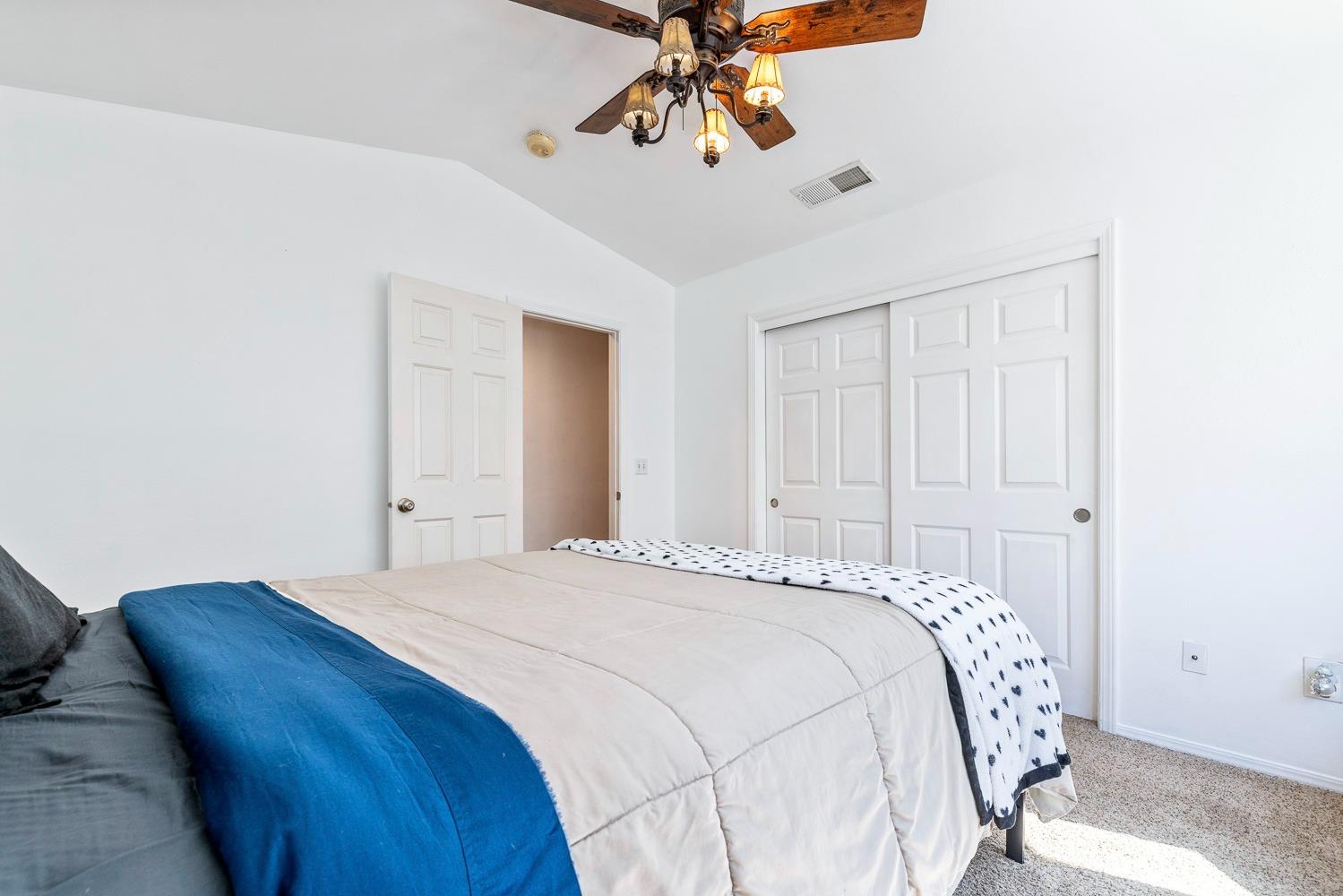 2371 Sophia Ln, Kingsburg, CA 93631