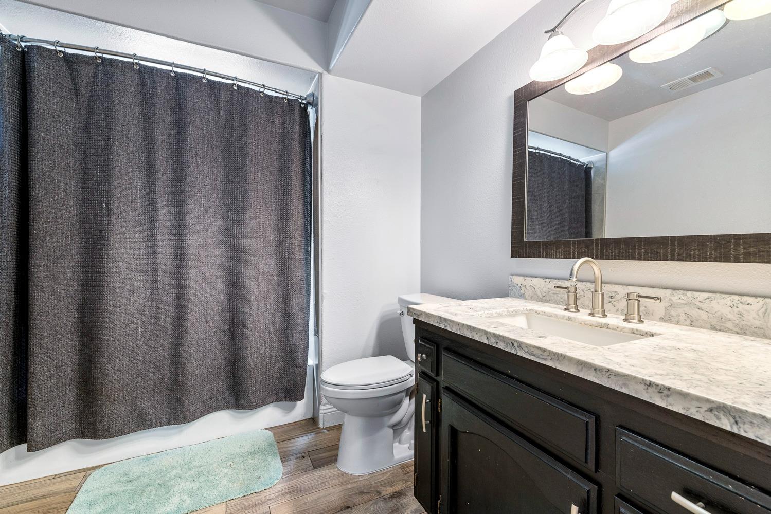 2371 Sophia Ln, Kingsburg, CA 93631