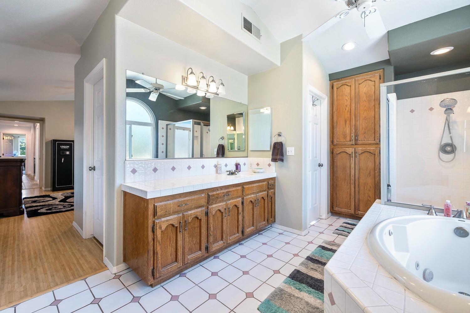 2371 Sophia Ln, Kingsburg, CA 93631