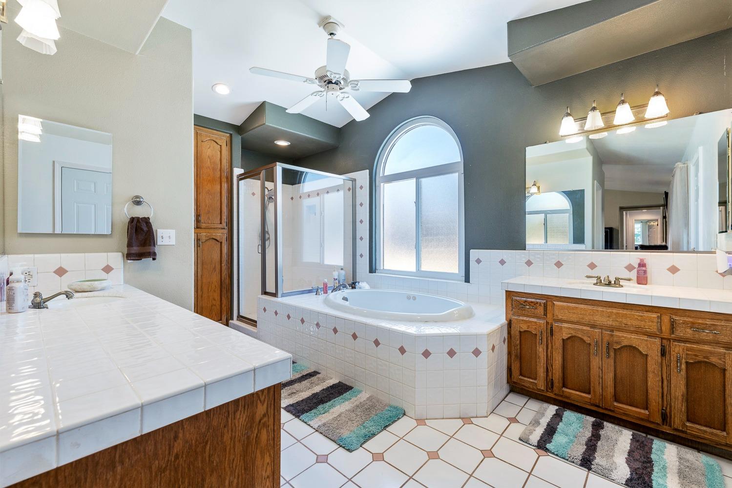2371 Sophia Ln, Kingsburg, CA 93631