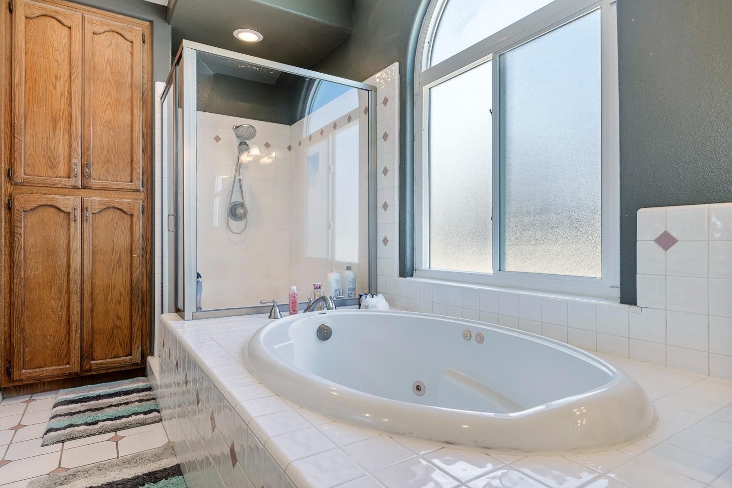 2371 Sophia Ln, Kingsburg, CA 93631