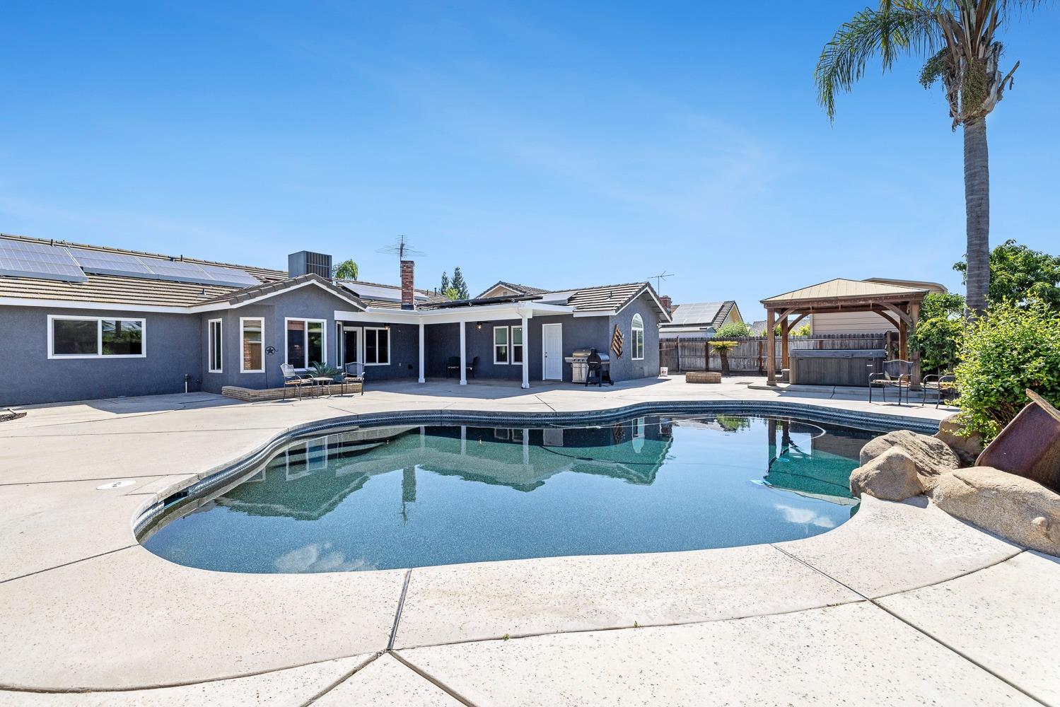 2371 Sophia Ln, Kingsburg, CA 93631