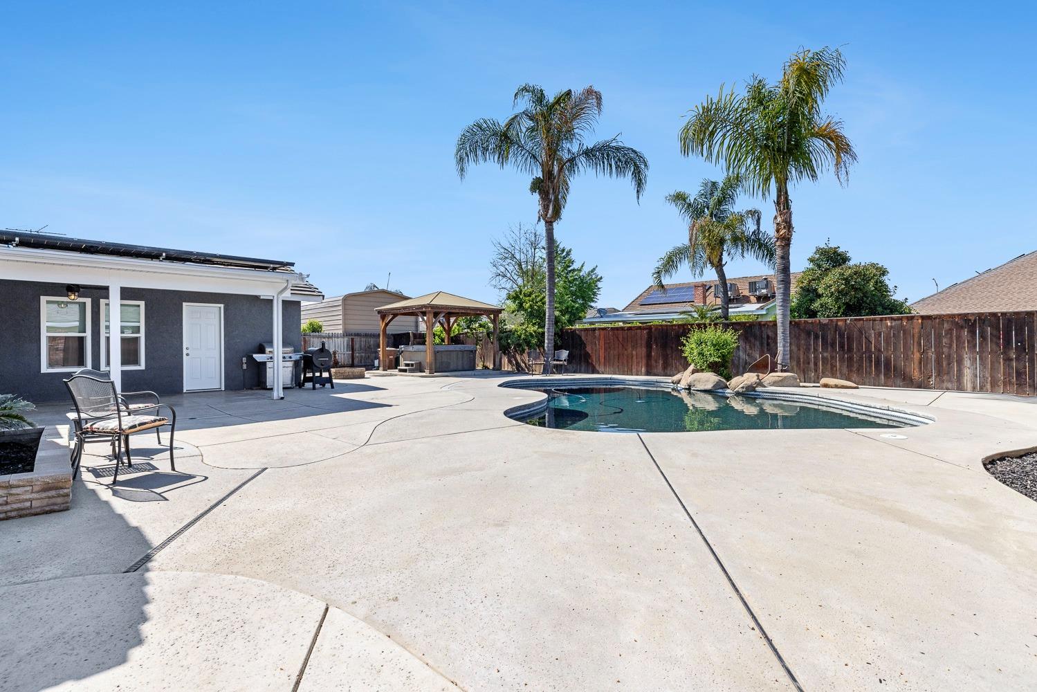 2371 Sophia Ln, Kingsburg, CA 93631