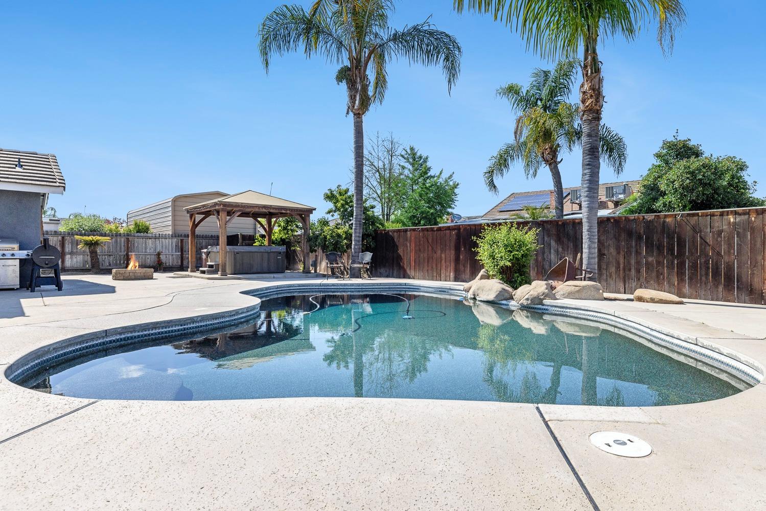 2371 Sophia Ln, Kingsburg, CA 93631