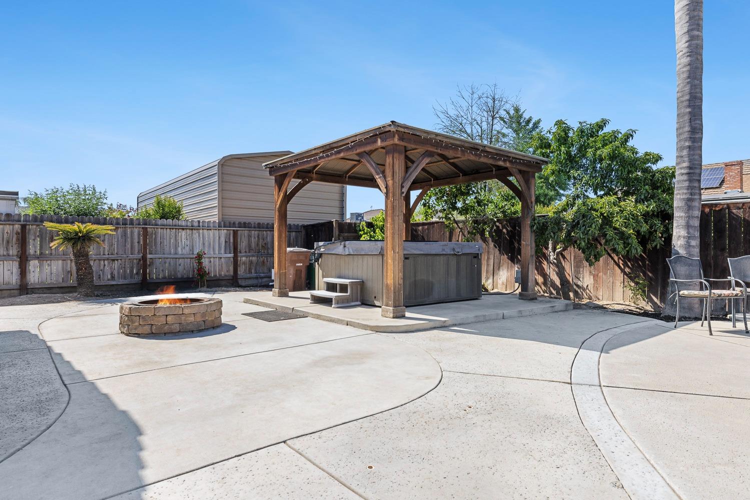 2371 Sophia Ln, Kingsburg, CA 93631