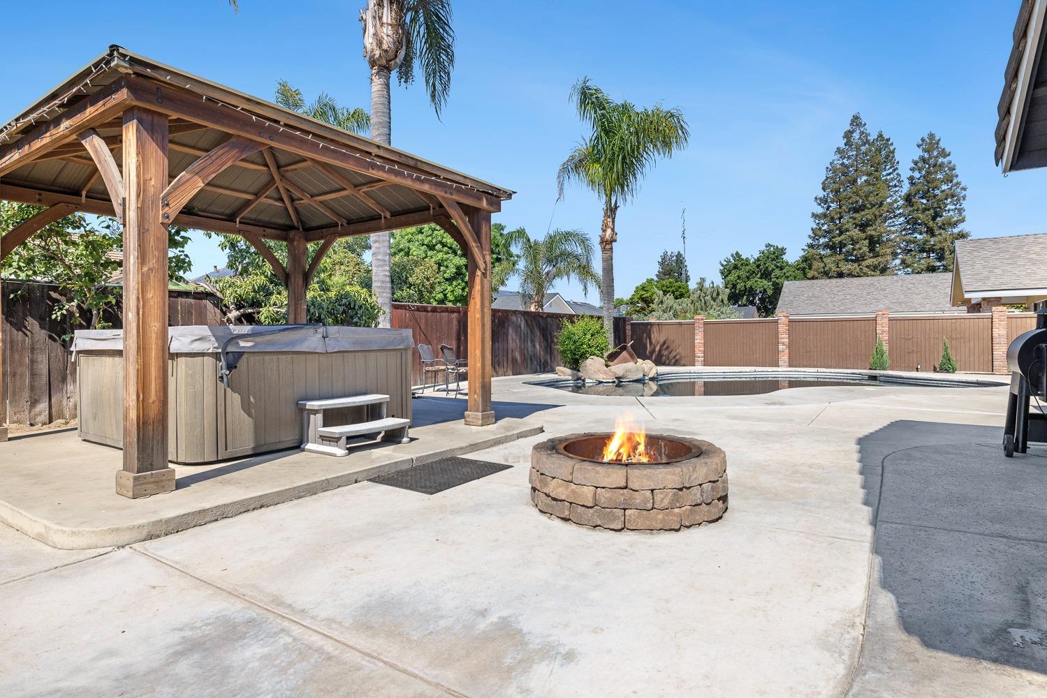 2371 Sophia Ln, Kingsburg, CA 93631