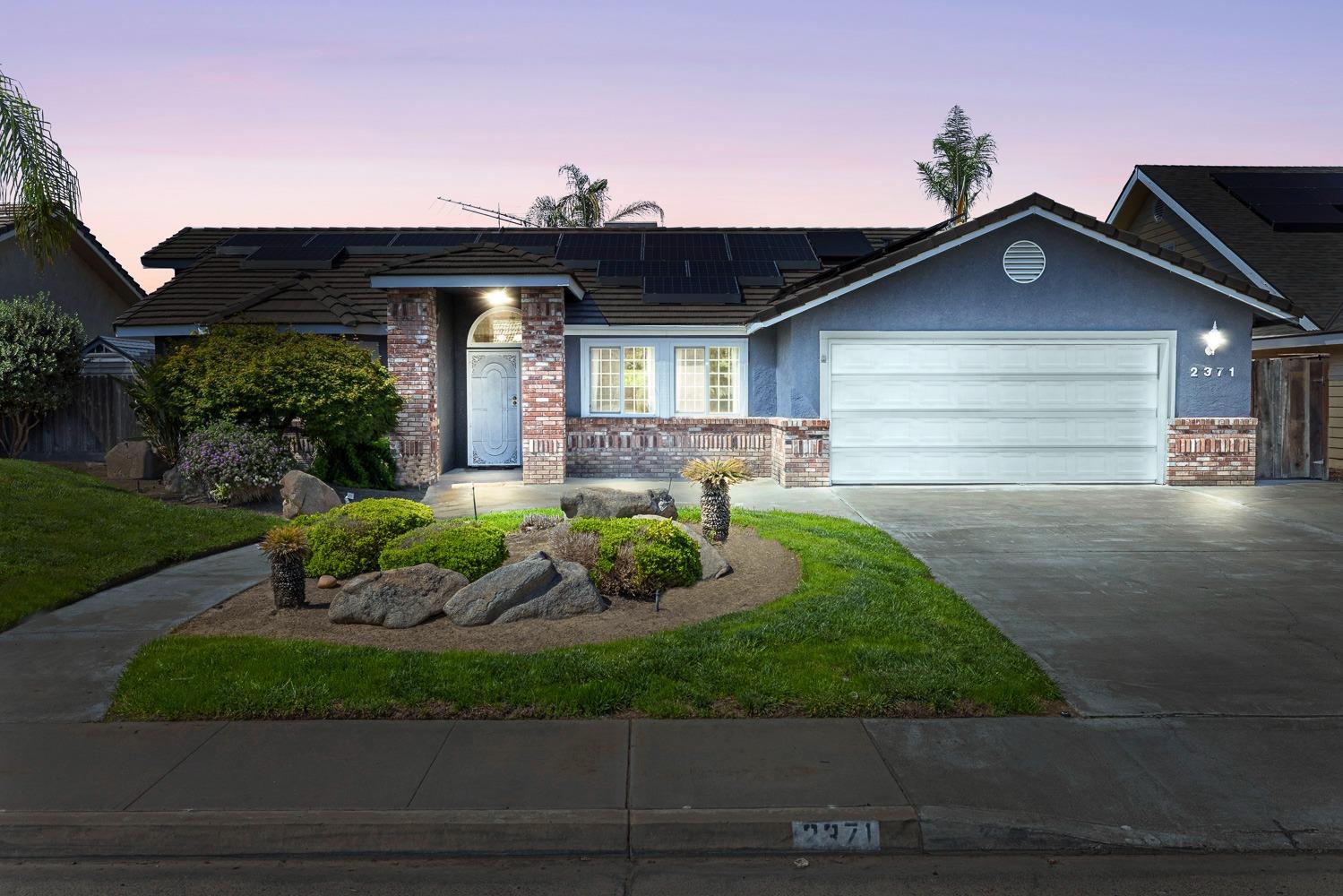 2371 Sophia Ln, Kingsburg, CA 93631