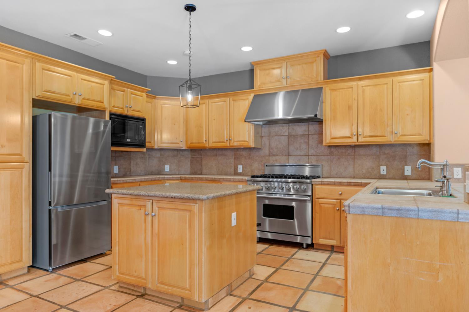 13715 Nebraska, Kingsburg, CA 93631
