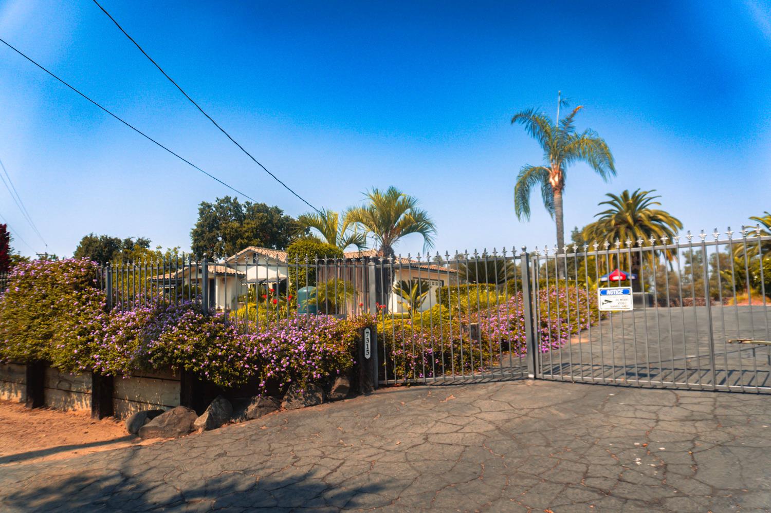 7315 S Kings River Rd, Parlier, CA 93648