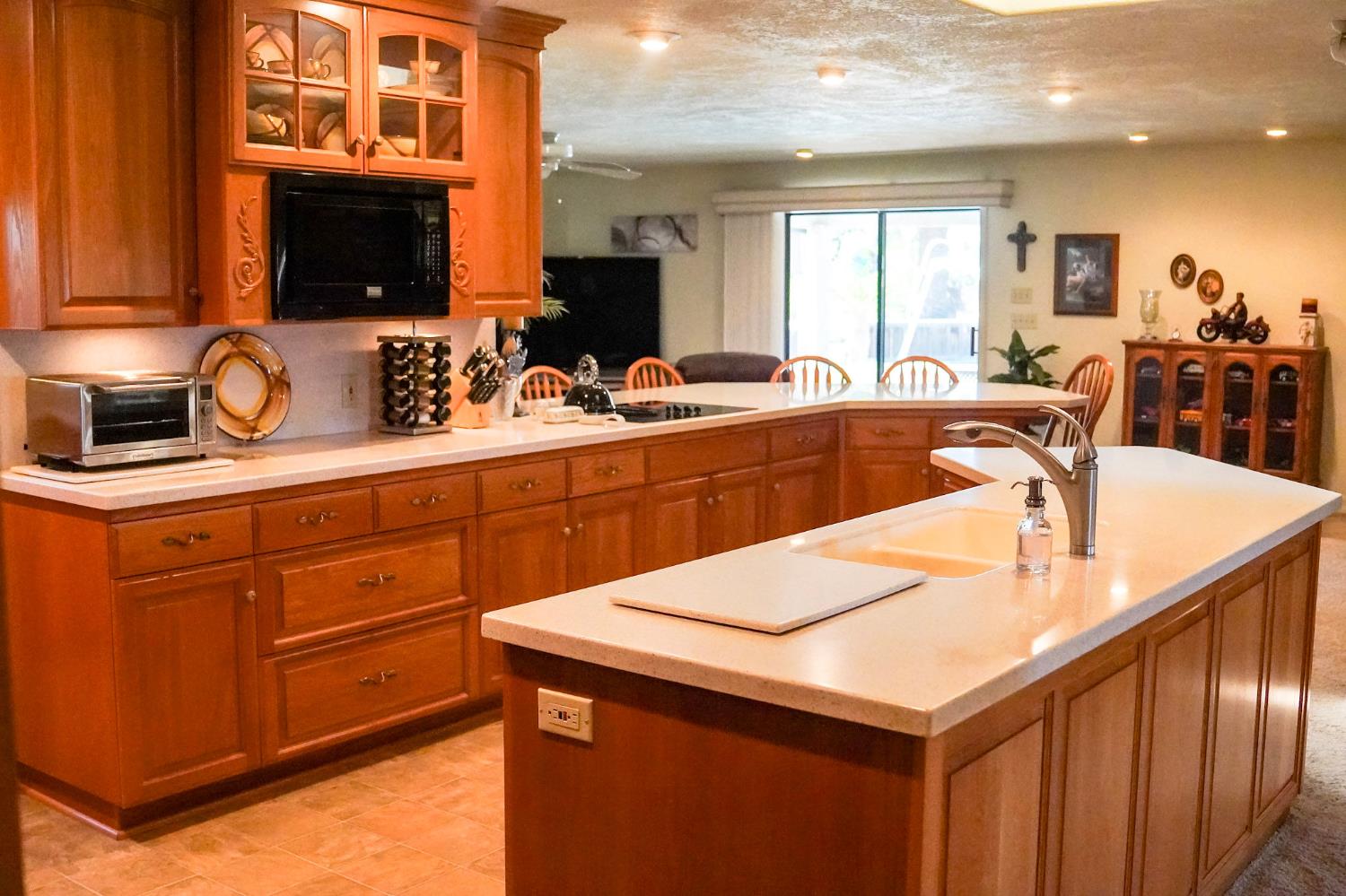 7315 S Kings River Rd, Parlier, CA 93648