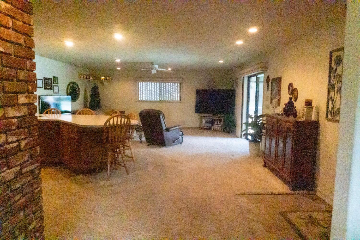 7315 S Kings River Rd, Parlier, CA 93648