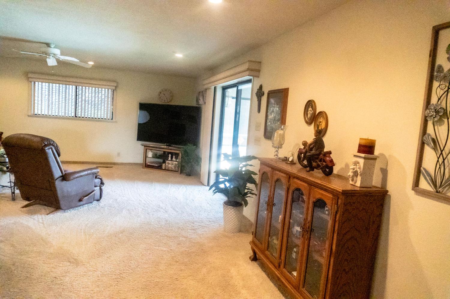 7315 S Kings River Rd, Parlier, CA 93648