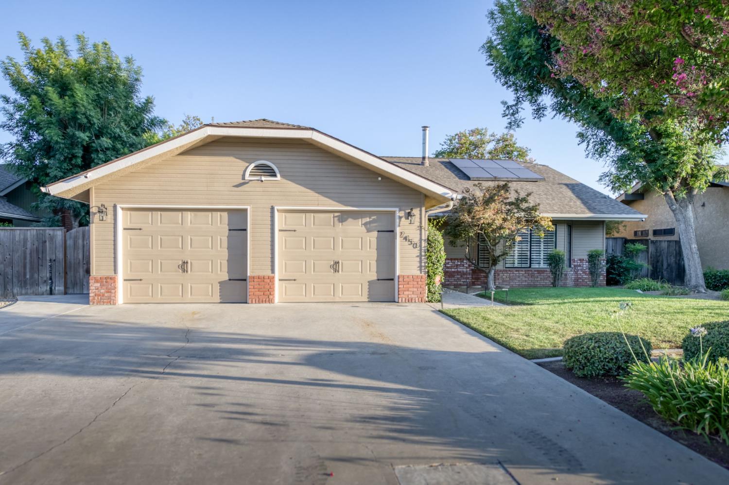 2450 Harold St, Kingsburg, CA 93631