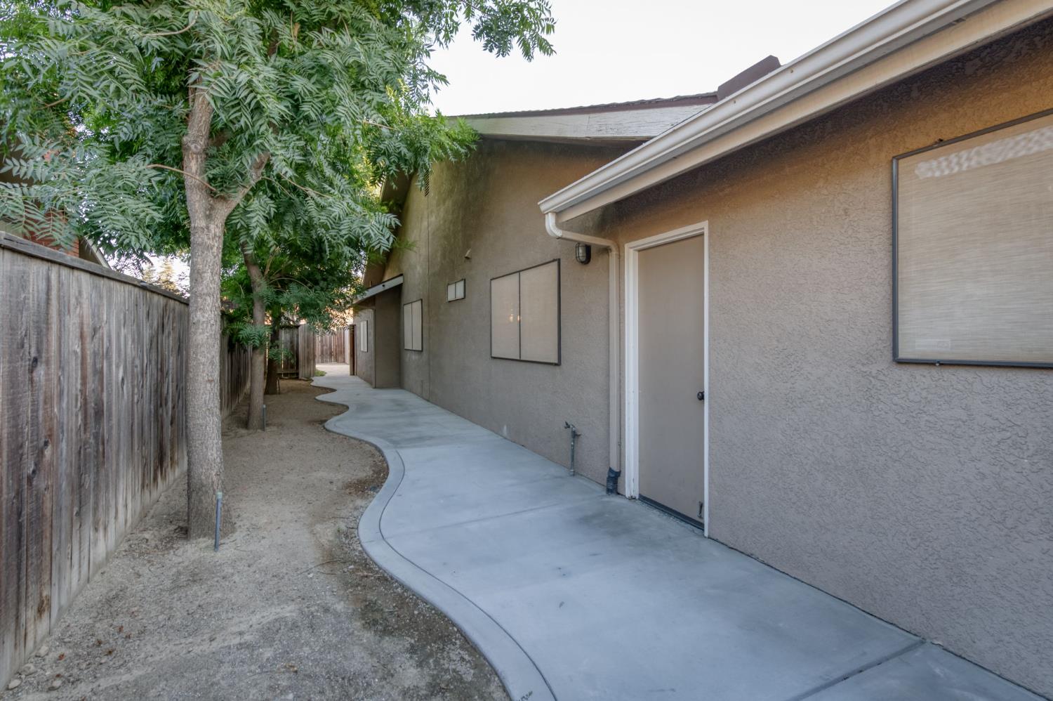 2450 Harold St, Kingsburg, CA 93631