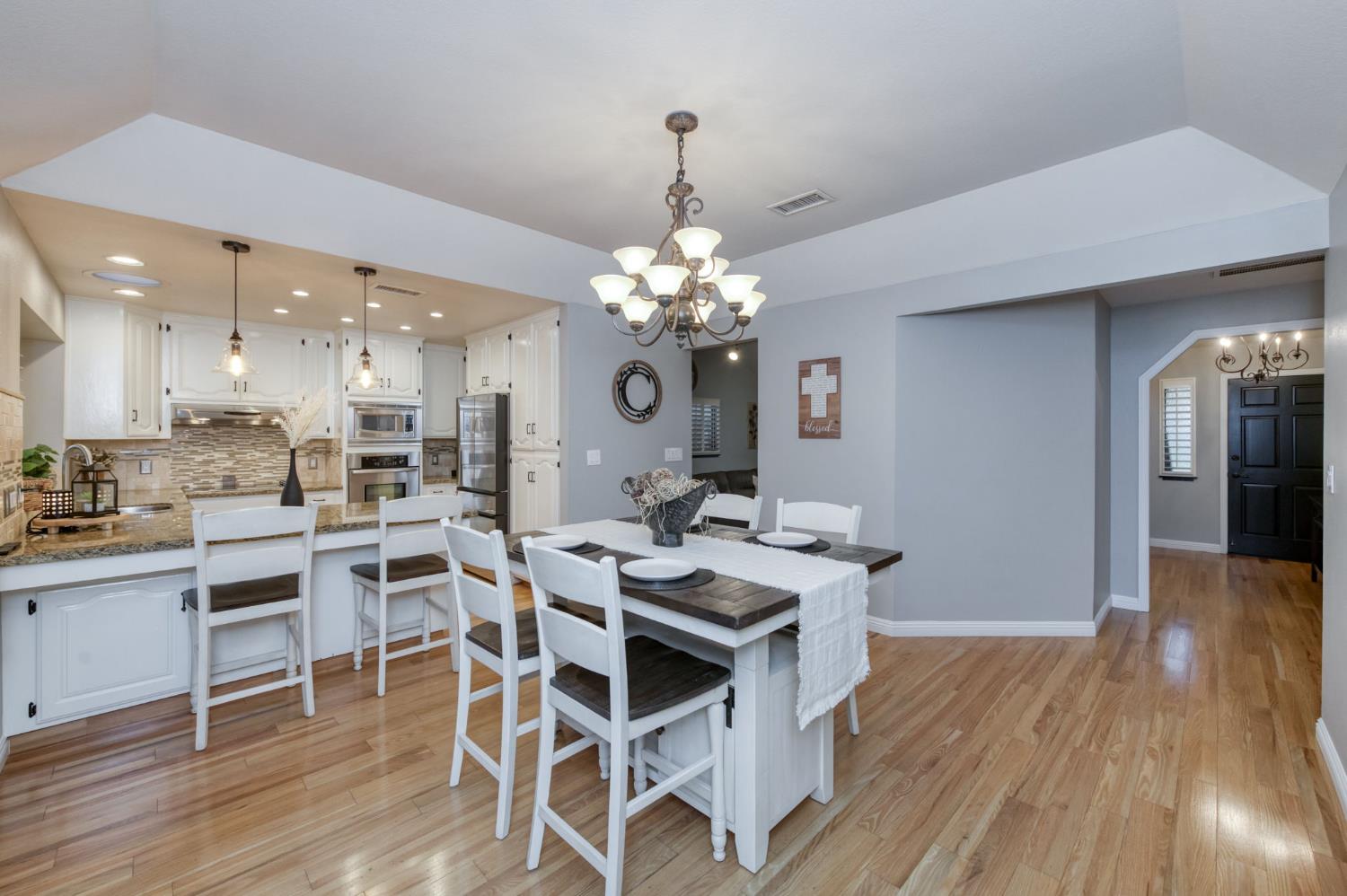 2450 Harold St, Kingsburg, CA 93631