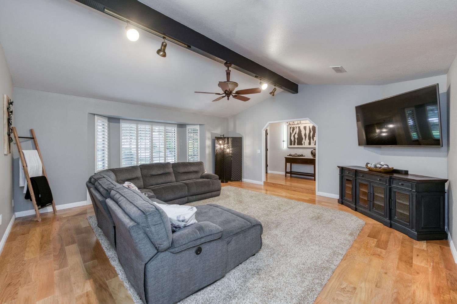 2450 Harold St, Kingsburg, CA 93631