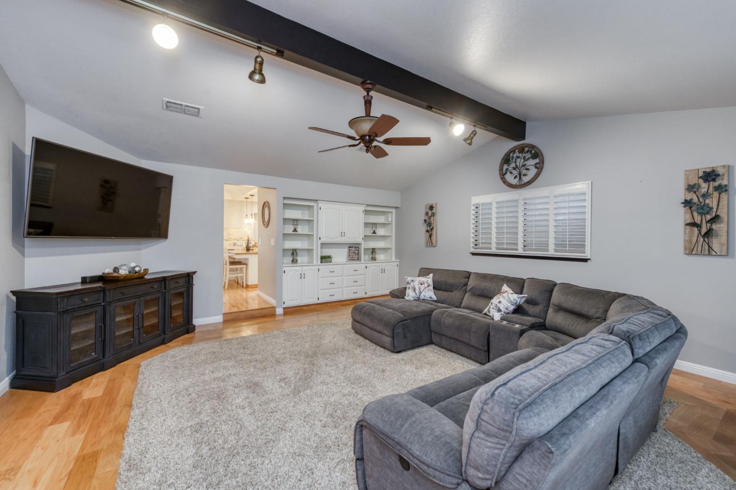 2450 Harold St, Kingsburg, CA 93631