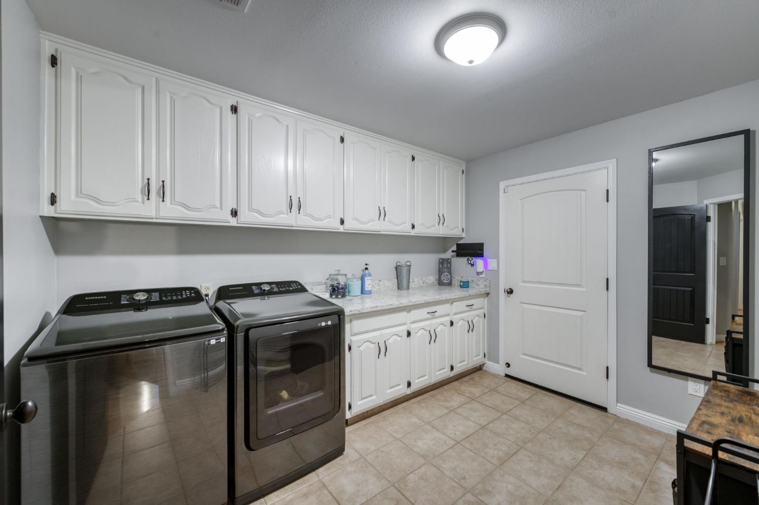 2450 Harold St, Kingsburg, CA 93631