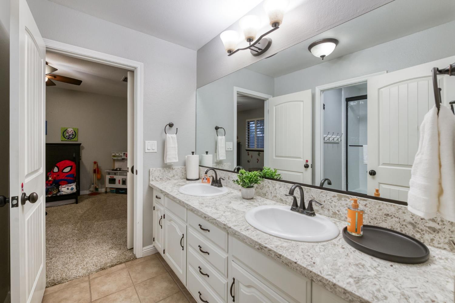 2450 Harold St, Kingsburg, CA 93631
